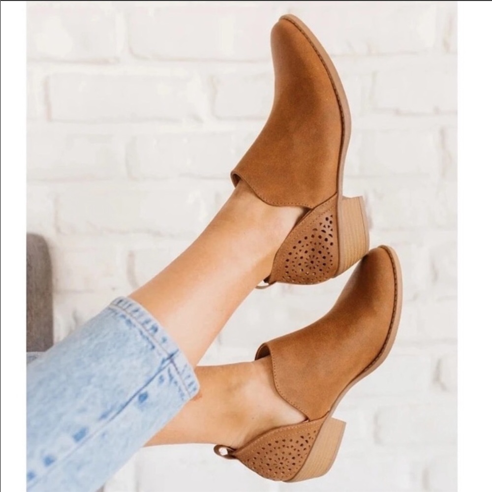 LAST one! SZ 8.5 Laser Cut Camel Low Ankle Booties - Picture 2 of 4
